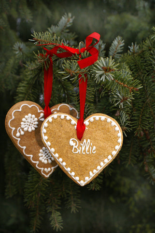 Gingerbread Hearts On Pine Branches / 100496