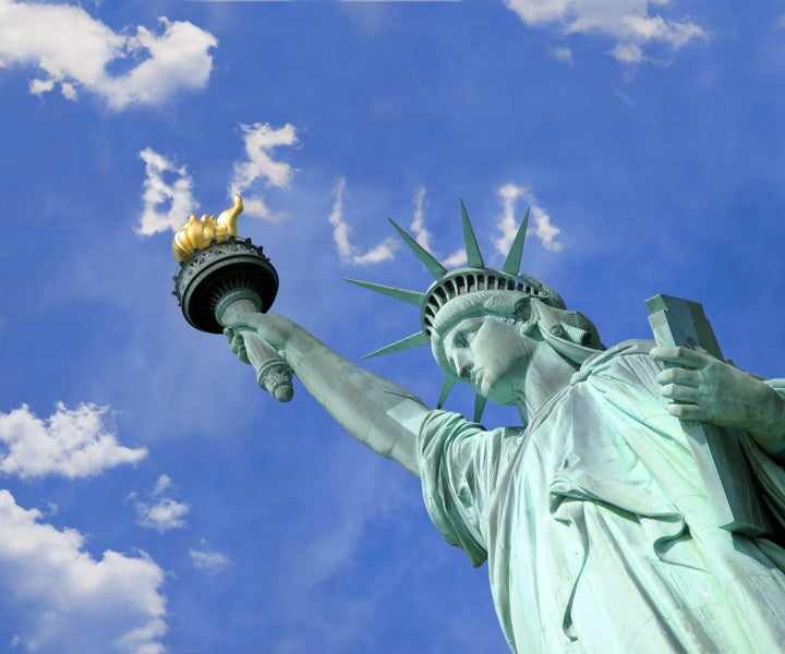 LIBERTY.　THE ACHIEVIST'S　EDIT Name In Clouds Above the Statue Of Liberty / 100540 – XMPie